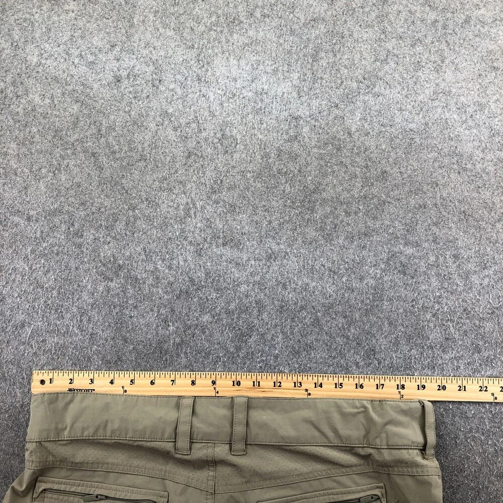 Huk Shorts Mens XL Beige Microfiber 9 Inch Fishing Quick Dry Lightweight Pockets